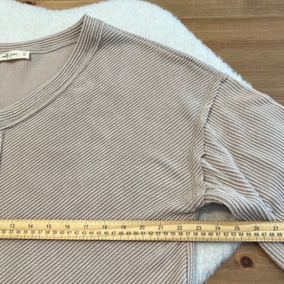 Molly Green Womens Tan Low VNeck Textured Balloon Sleeve Pullover Top Size Large - Picture 9 of 11